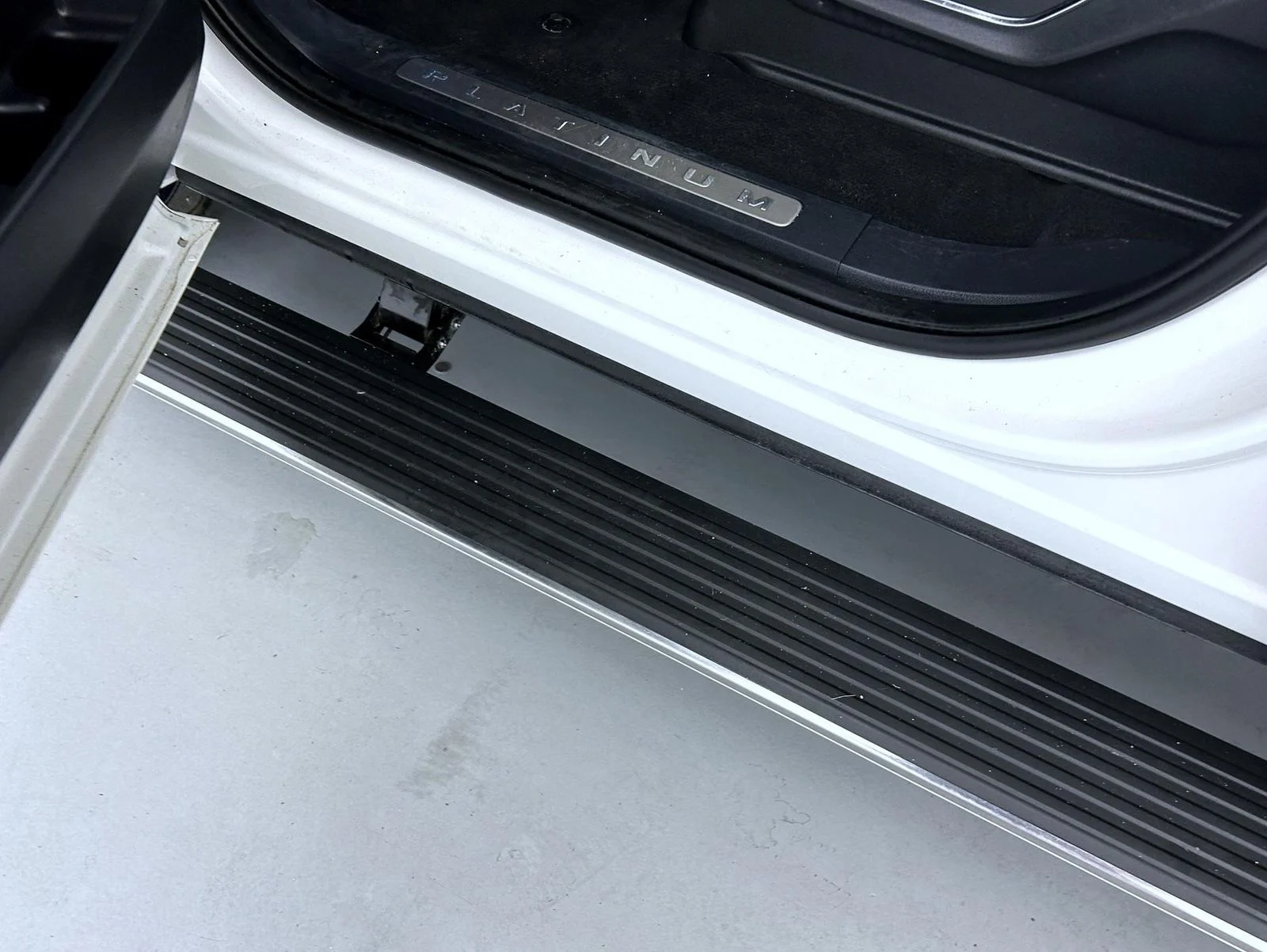 Used 2024 White Ford Platinum image 9