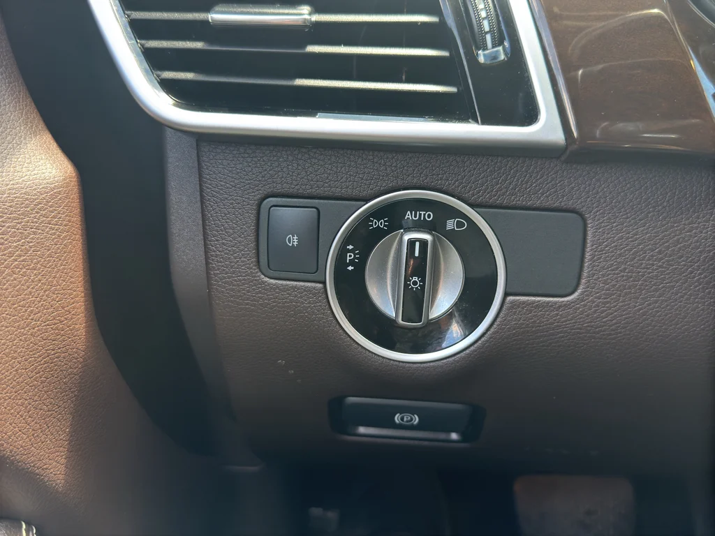Used 2019 Black Mercedes-Benz 450 4MATIC® image 25