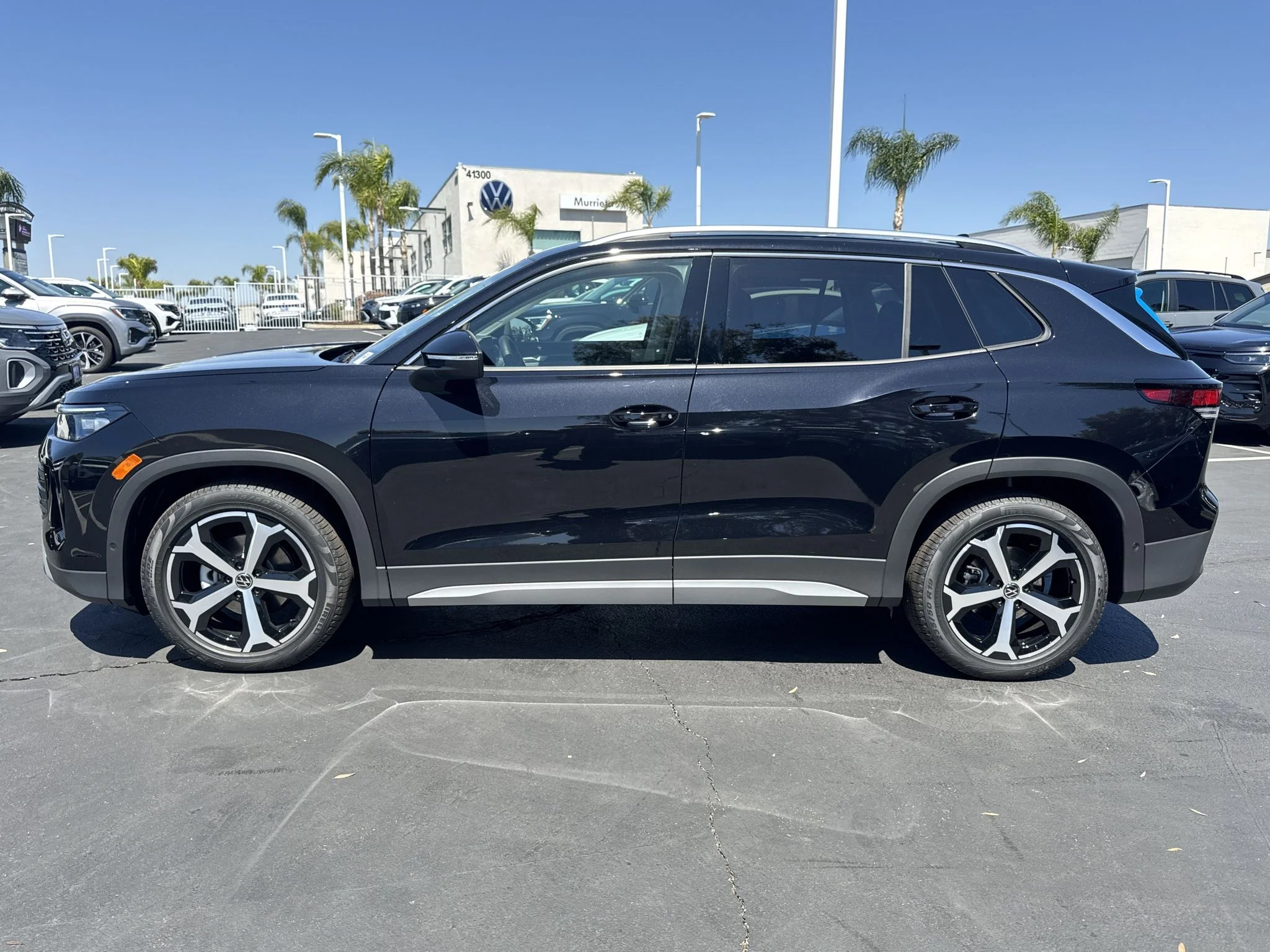 New 2026 Deep Black Pearl Volkswagen SE image 4