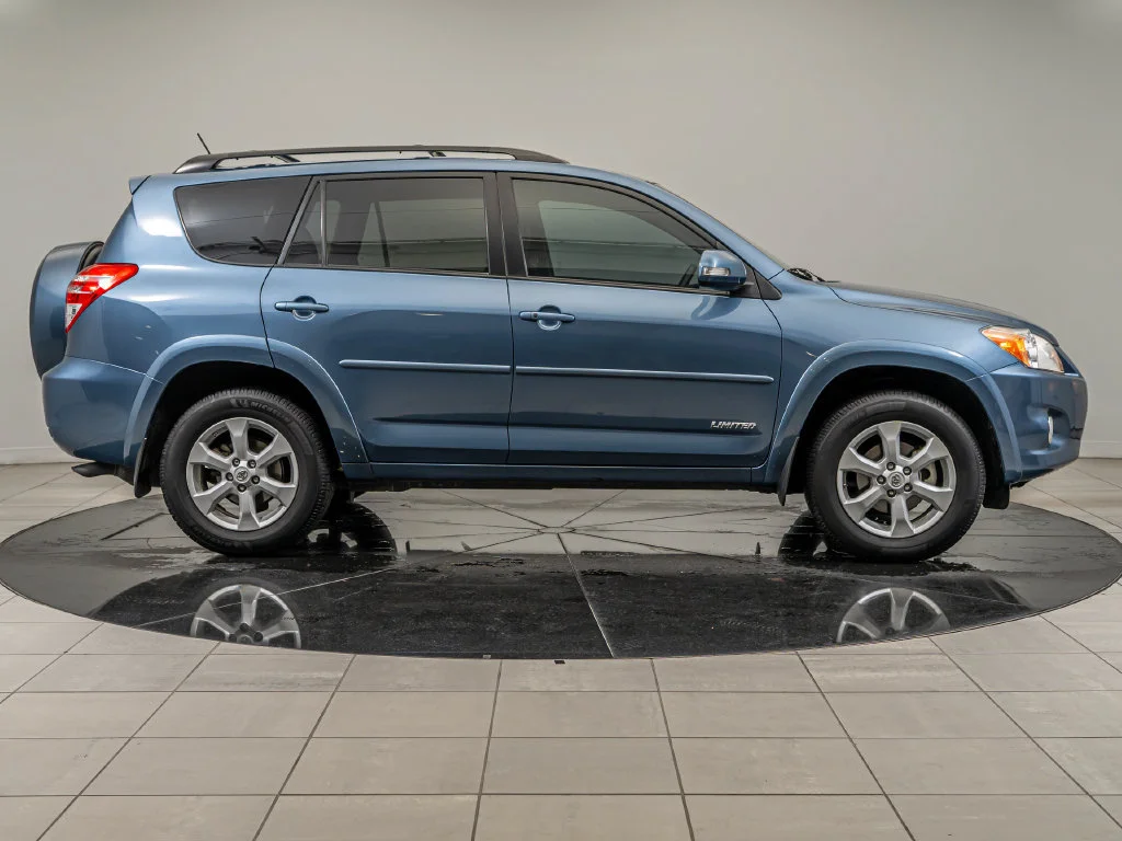 Used 2011 Pacific Blue Metallic Toyota Limited image 11