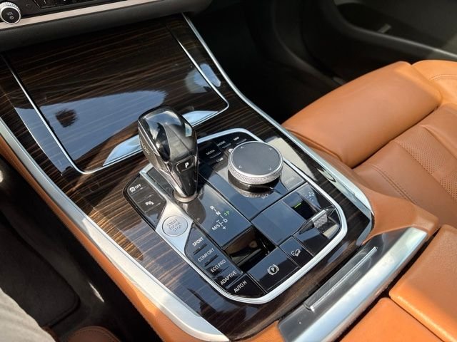 Used 2021 White BMW xDrive40i image 6