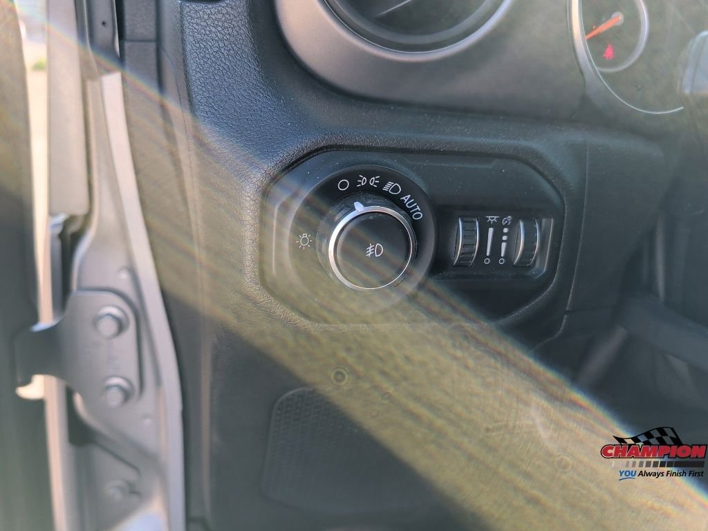 Used 2020 Silver Jeep Sport S image 25