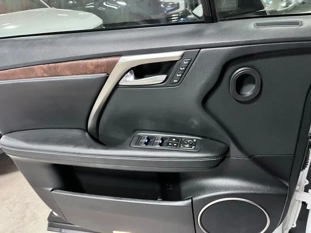 Used 2022 White Lexus 350L image 22
