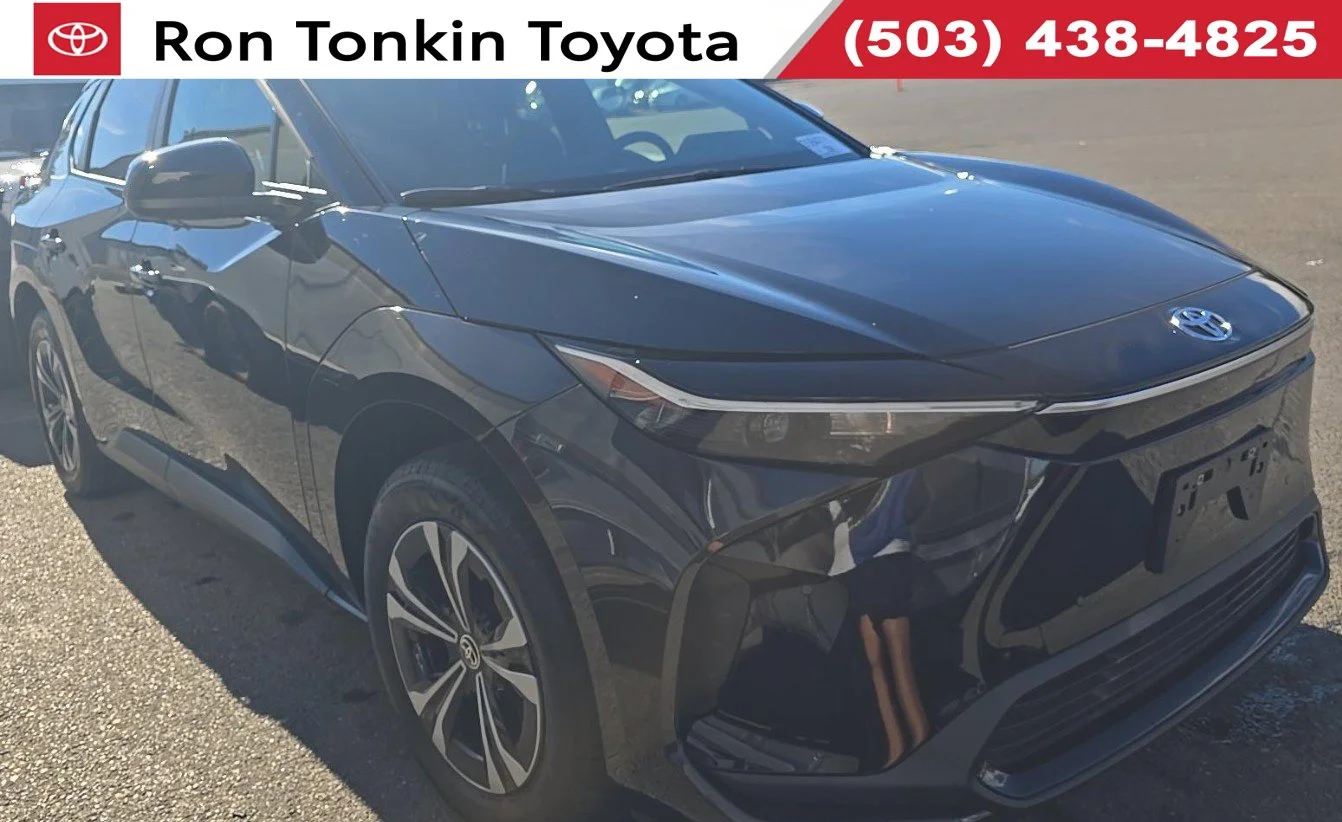 Used 2025 Black Toyota XLE image 1