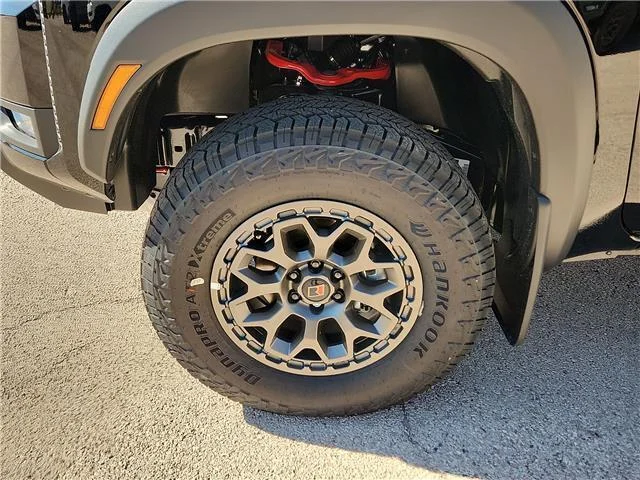 New 2027 KH3 Super Blac Nissan PRO-4X w/Wheel & Tire Package 4x4 Crew Cab 5 ft. b image 5