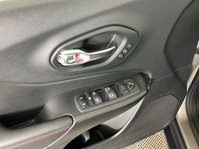 Used 2020 Light Brownstone Pearlcoat Jeep Trailhawk image 13