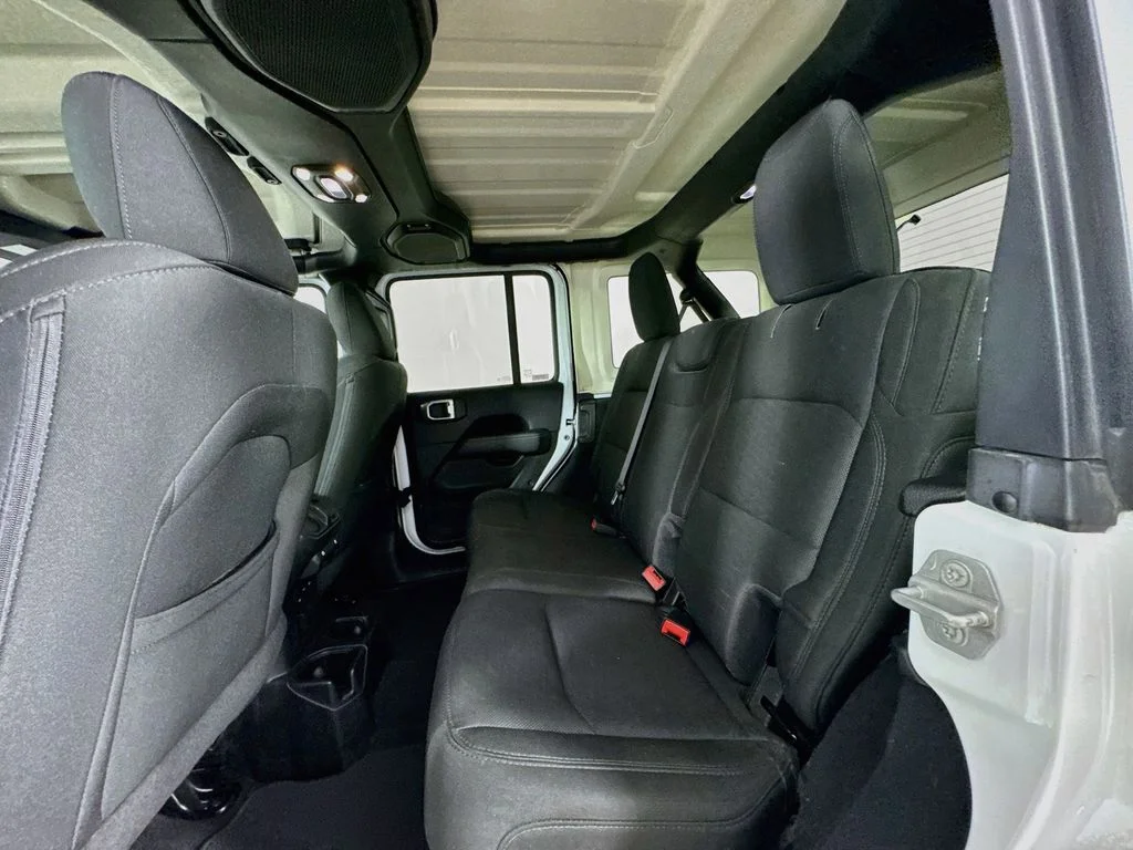 Used 2019 Bright White Clearcoat Jeep Unlimited Sahara image 29