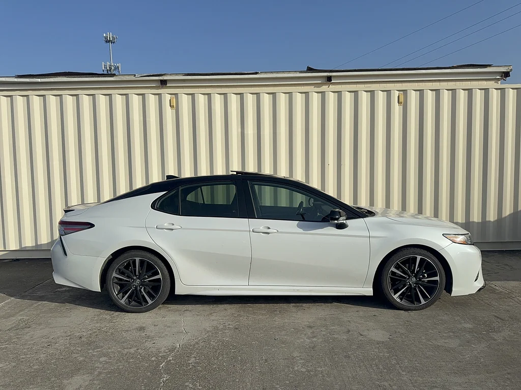 Used 2019 Wind Chill Pearl w/Midnight Black Metallic Roof Toyota XSE V6 image 2