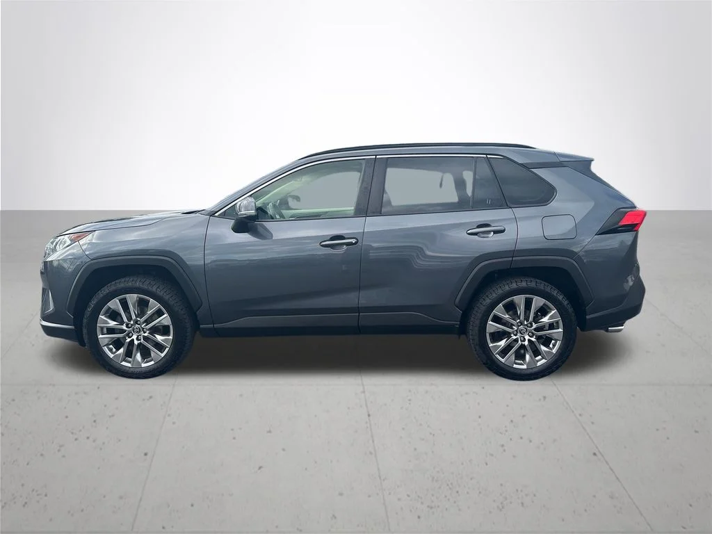 Used 2019 Gray Toyota XLE Premium image 10
