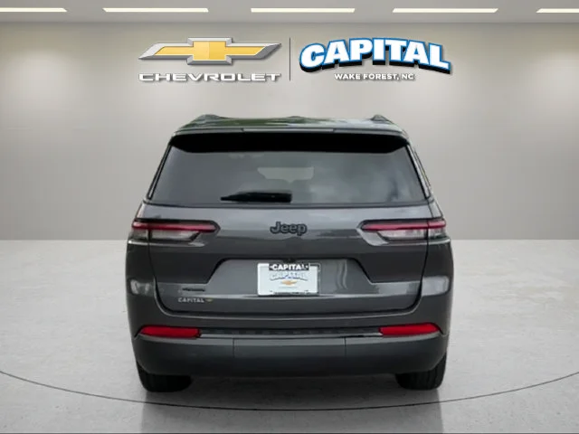 Used 2023 Gray Jeep Altitude 4x4 image 4