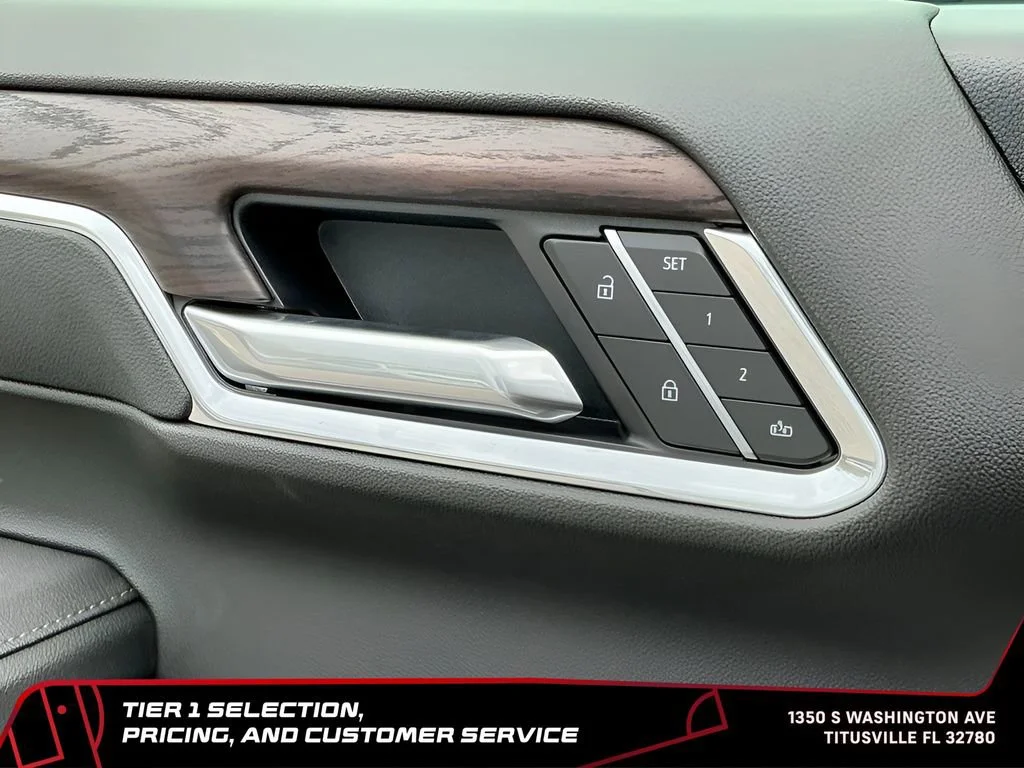 New 2026 Glacier White Tricoat GMC SLT image 30