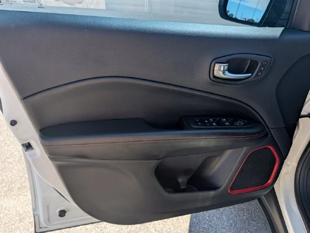 Used 2021 White Jeep Trailhawk image 10