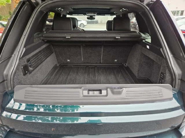 Used 2019 British Racing Green Land Rover 5.0L V8 Supercharged image 13