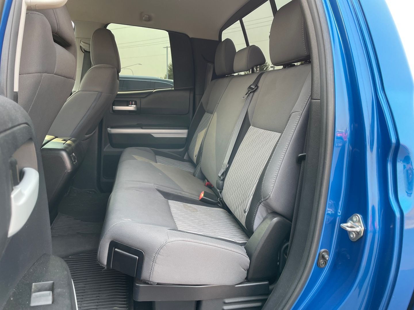 Used 2016 Blue Toyota SR5 image 10