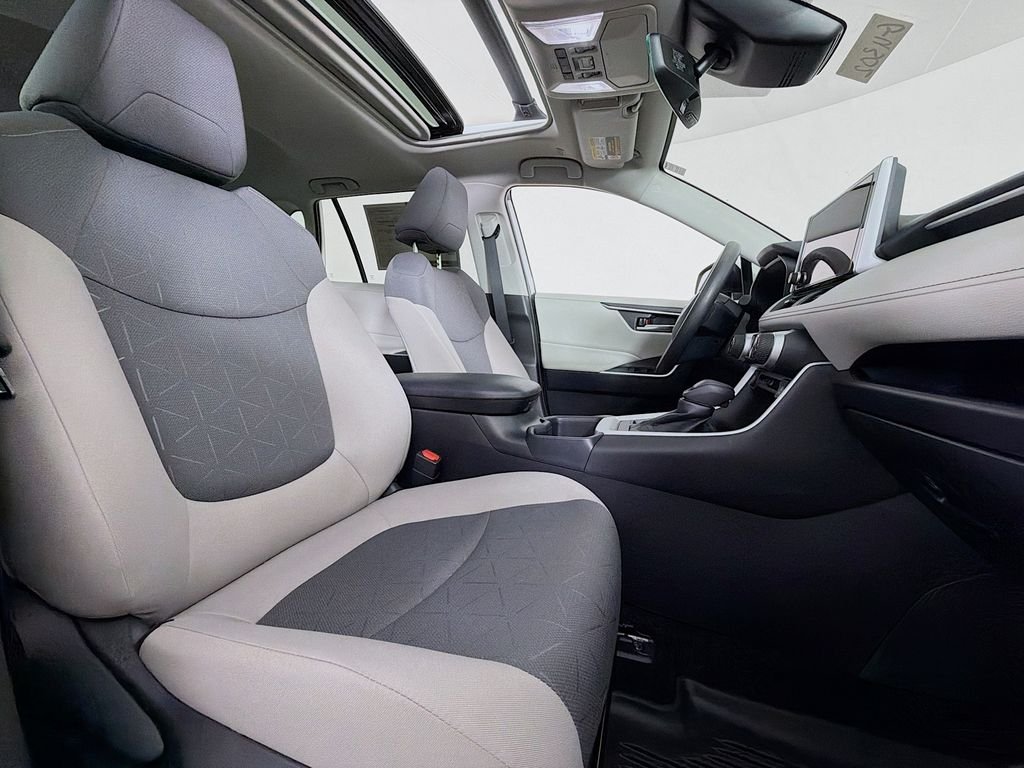 Used 2025 Ice Cap Toyota XLE image 26