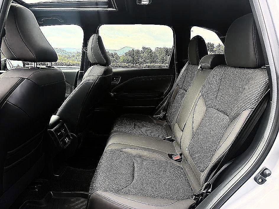 Used 2026 Ice Silver Metallic Subaru Premium image 4