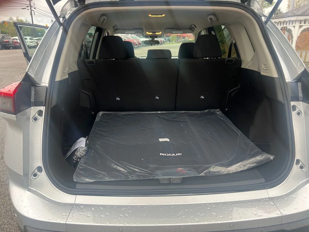 Used 2025 Silver Nissan S image 23