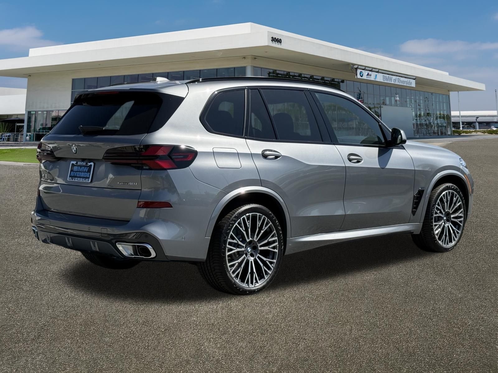 New 2026 Skyscraper Grey Metallic BMW sDrive40i image 10