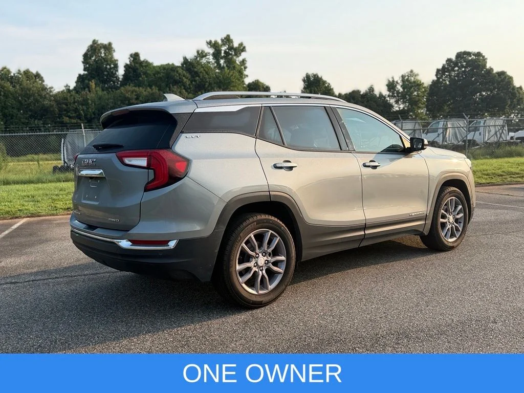 Used 2023 Silver GMC SLT image 3