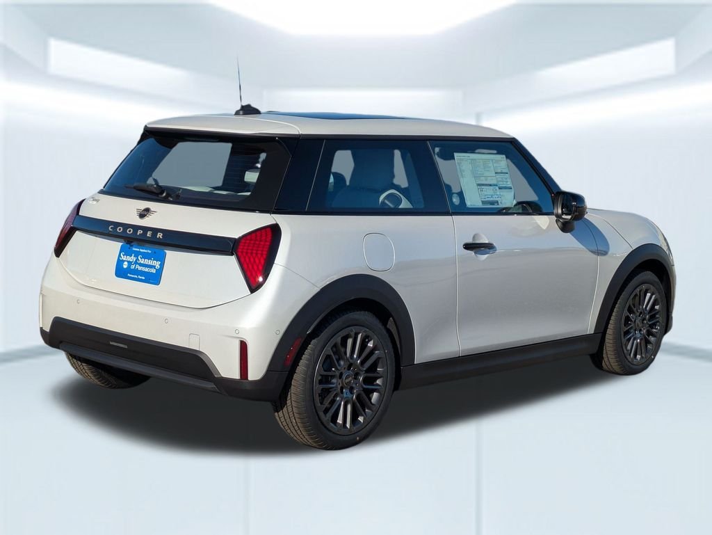 New 2026 White Metallic MINI Signature Plus image 5