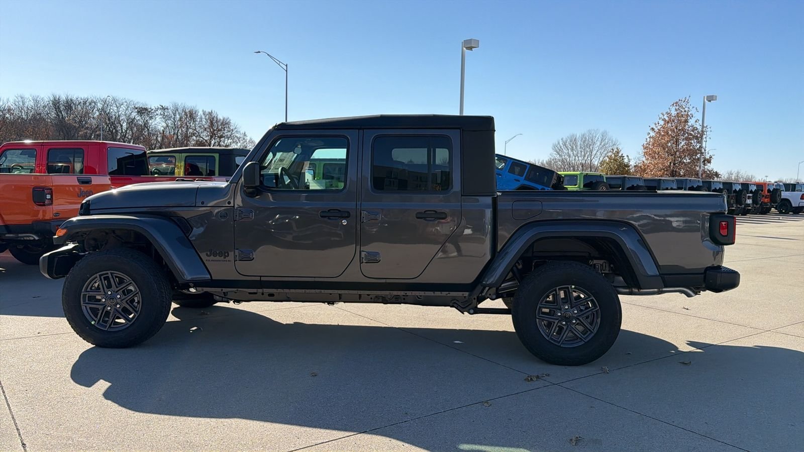 New 2026 Granite Crystal Metallic Clear-Coat Exterior Paint Jeep Sport S image 6
