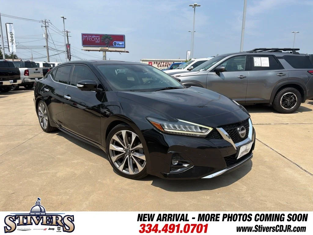 Used 2023 Black Nissan Platinum image 1