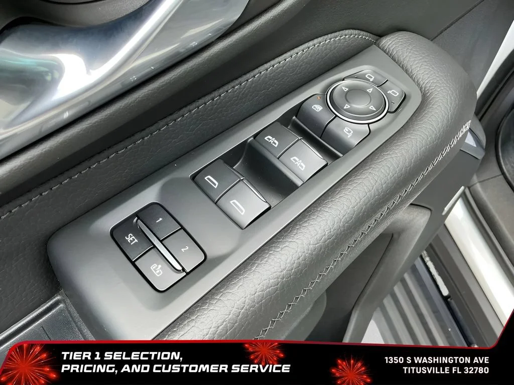 Used 2021 WHITE FROST TRICOAT GMC Denali image 38