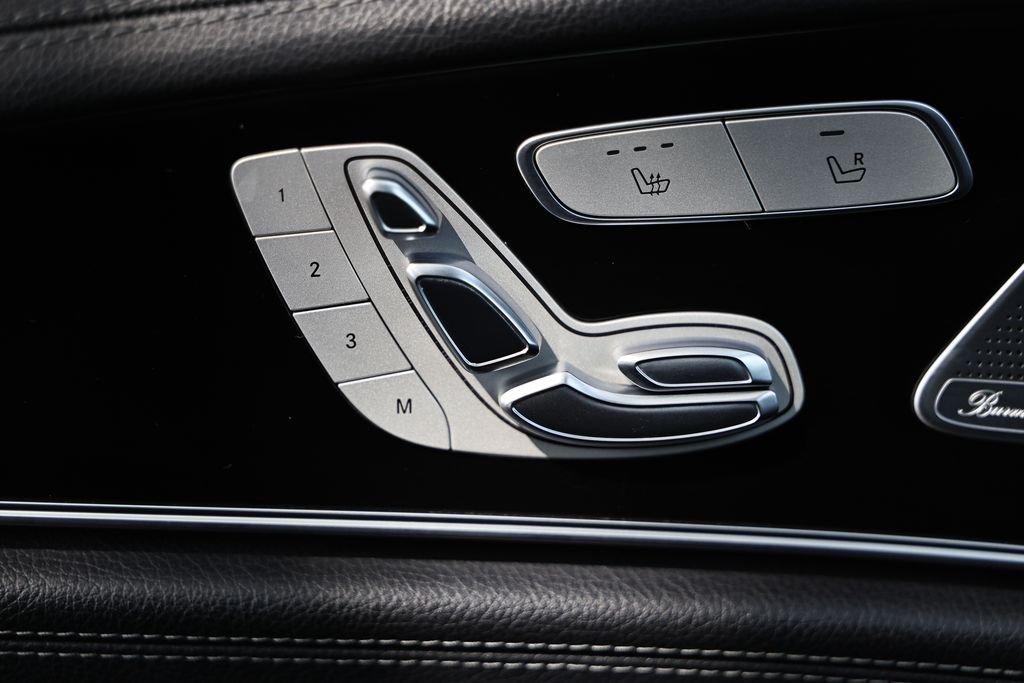 Used 2020 Brilliant Blue Metallic Mercedes-Benz Base image 17
