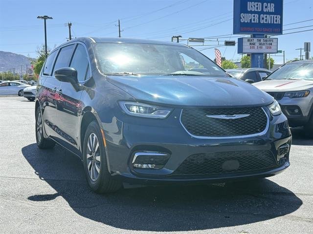 2023 Chrysler Pacifica Hybrid Touring L Hybrid's photo
