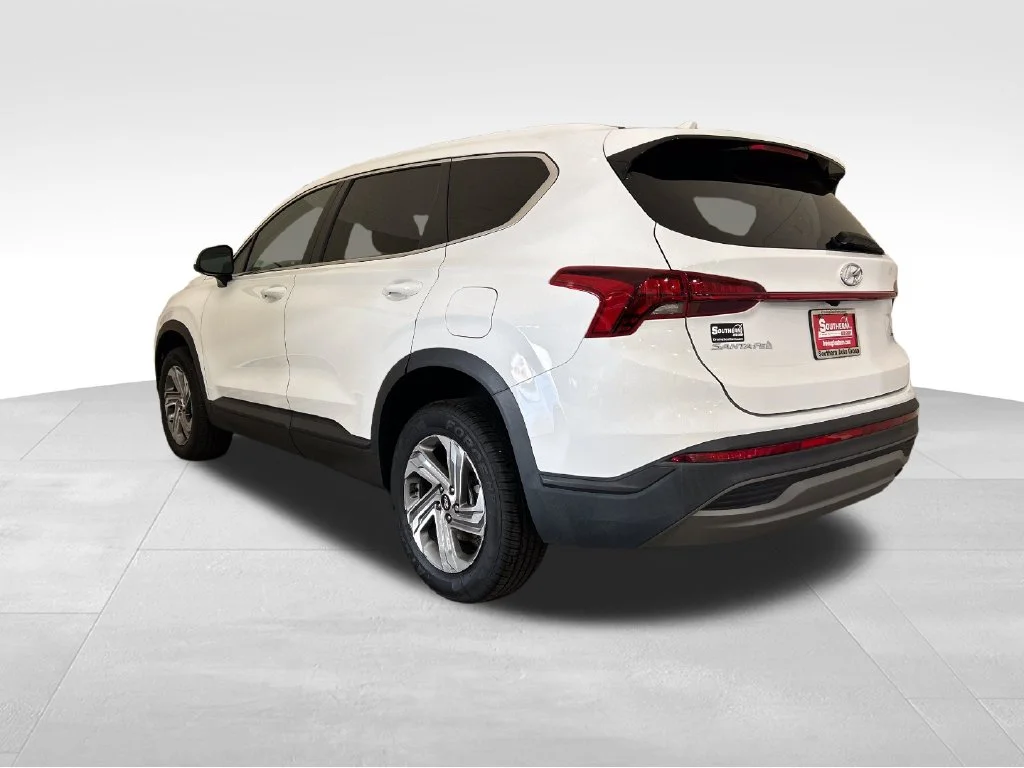 Used 2023 White Hyundai SE image 3