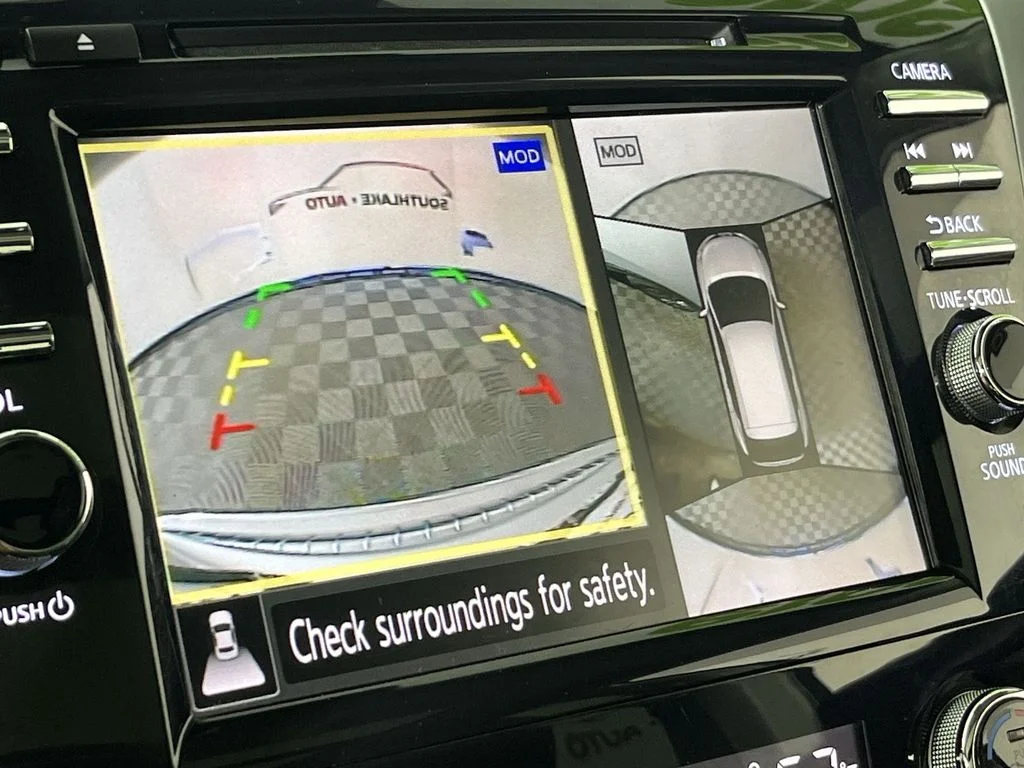 Used 2019 Silver Nissan Platinum image 17