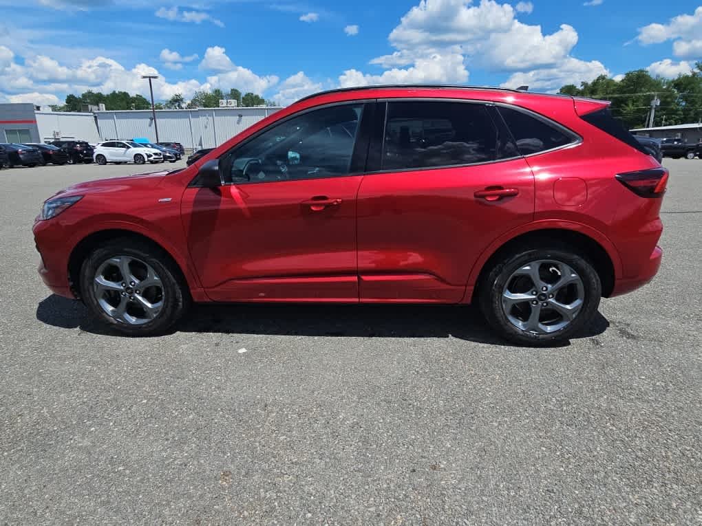 Used 2023 Rapid Red Metallic Tinted Clearcoat Ford ST-Line image 3