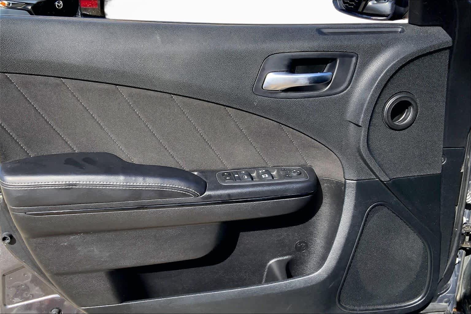 Used 2022 Granite Pearlcoat Dodge SXT image 21