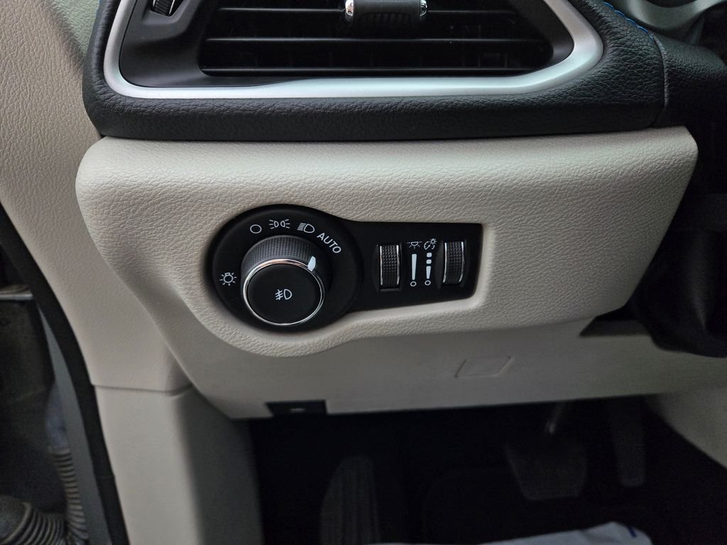 Used 2021 White Chrysler Touring L image 14
