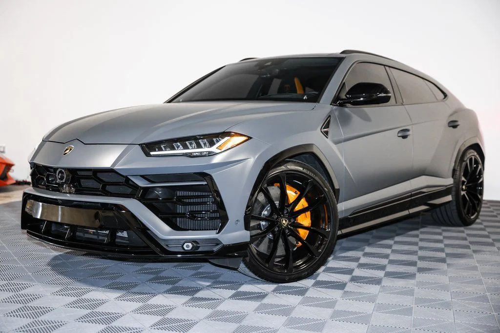 Used 2022  Lamborghini  image 8