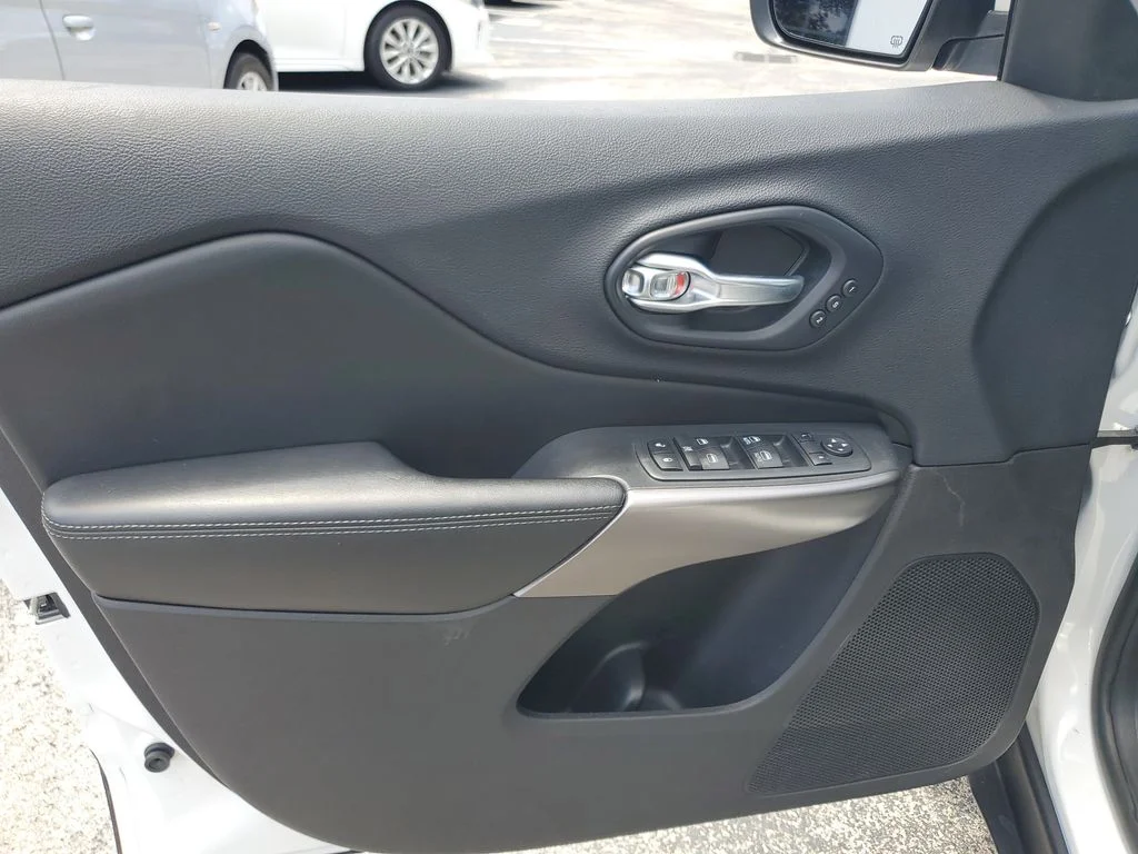 Used 2019 White Jeep Limited image 18