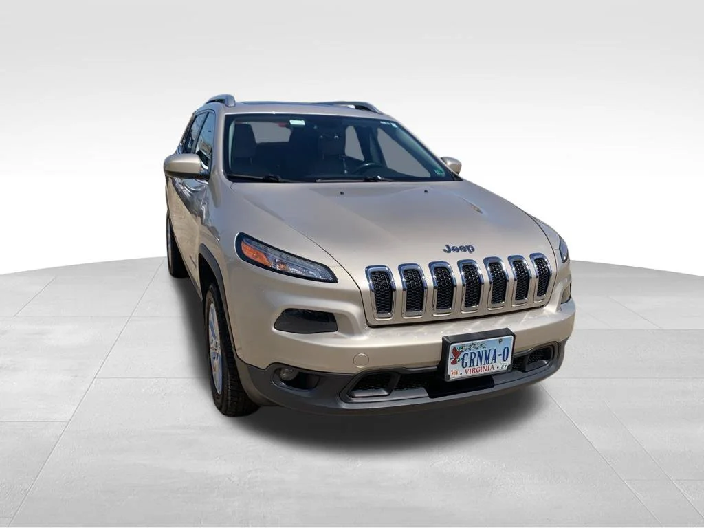 Used 2015 Beige Jeep Latitude image 9