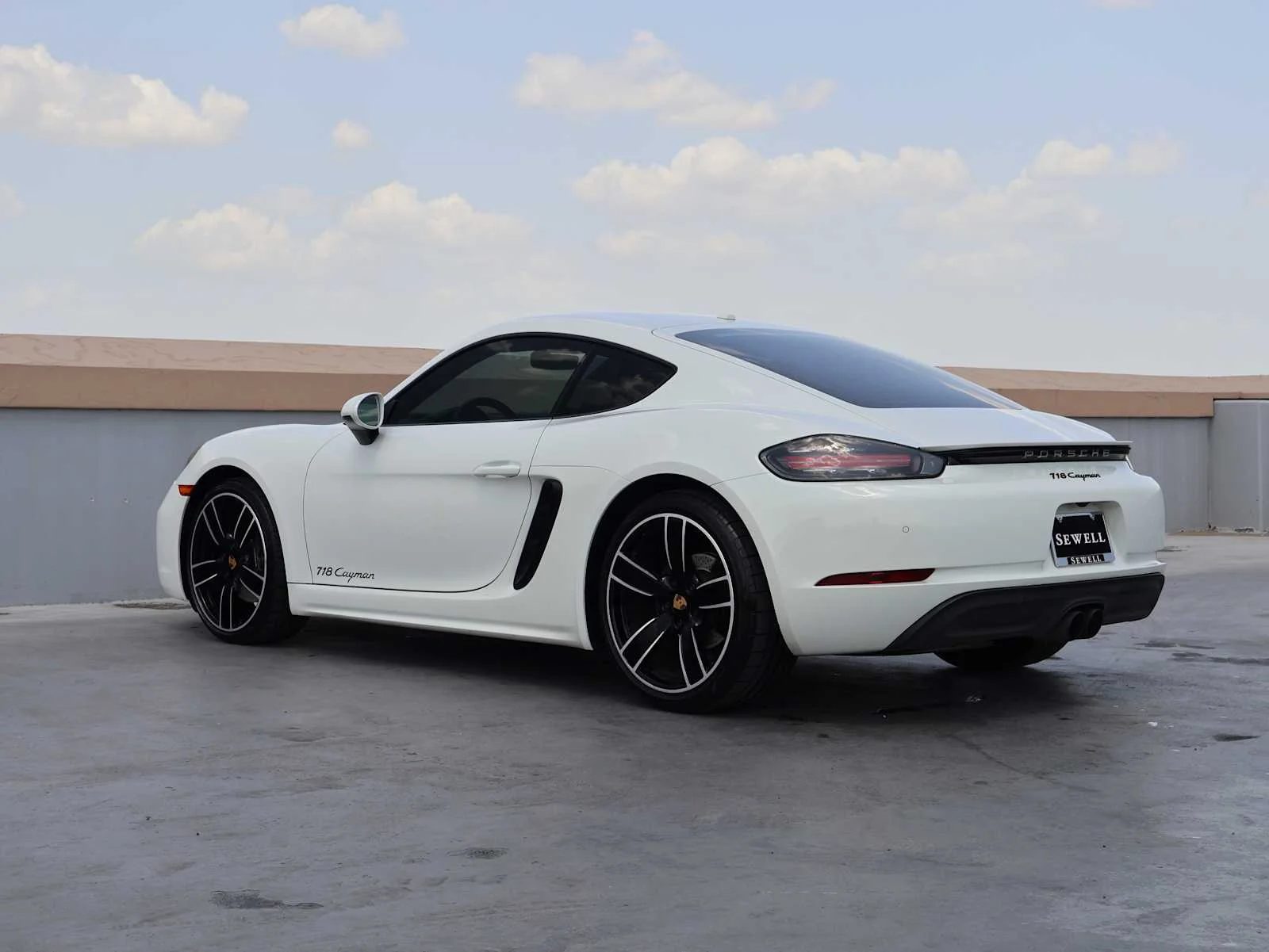 Used 2018 White Porsche  image 9