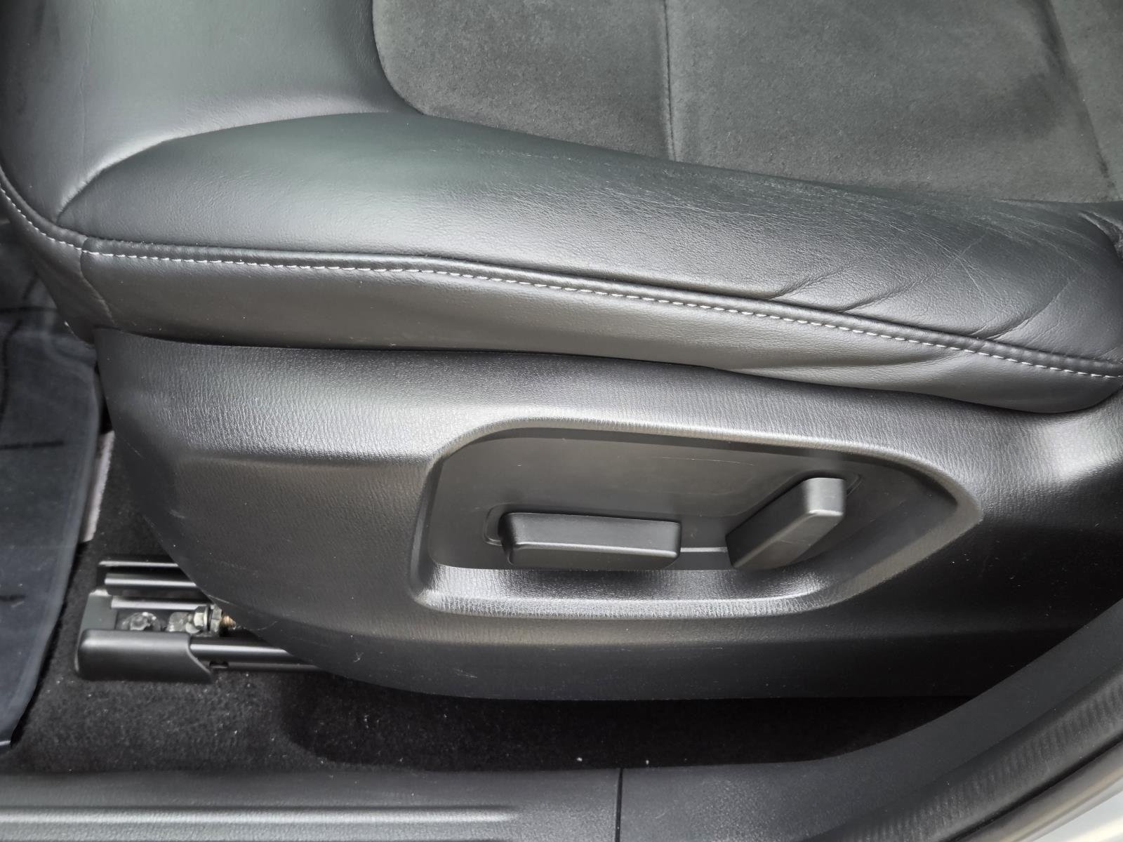 Used 2020 Sonic Silver Metallic Mazda Touring image 32