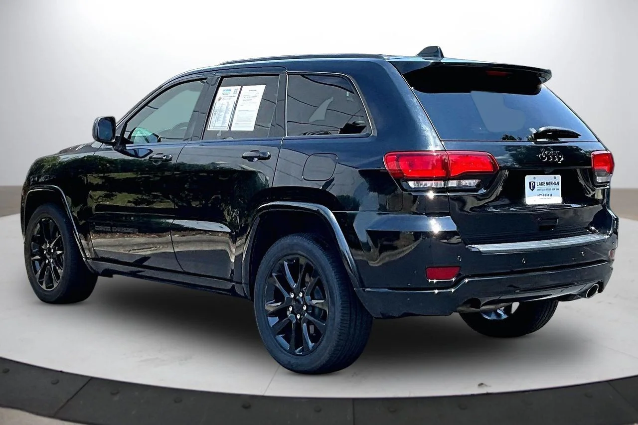 Certified Used 2018 Black Jeep Altitude image 7