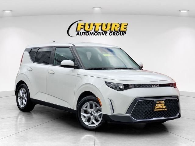2025 Kia Soul 2.0L LX IVT's photo