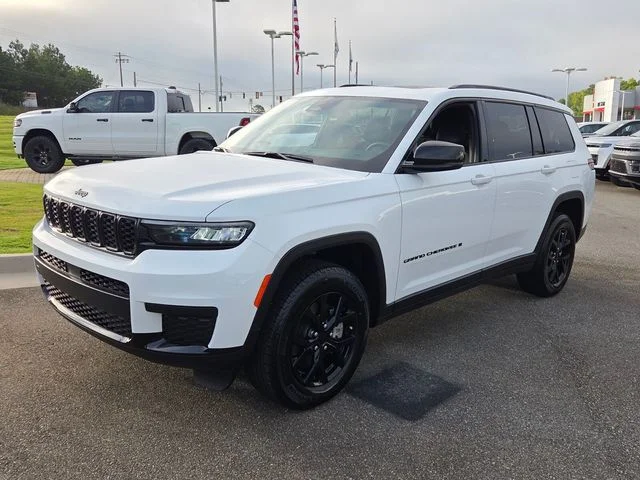 Used 2024 White Jeep Altitude X image 3