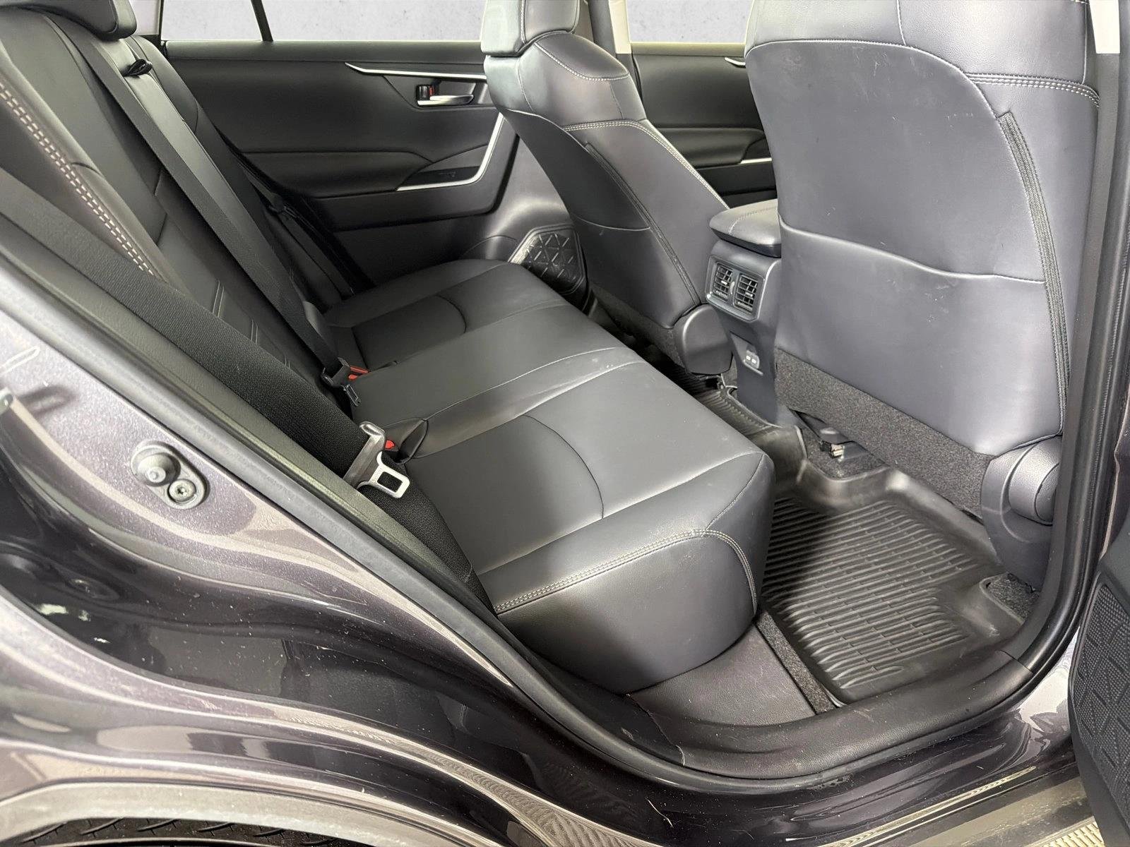 Certified Used 2025  Toyota XLE Premium image 16