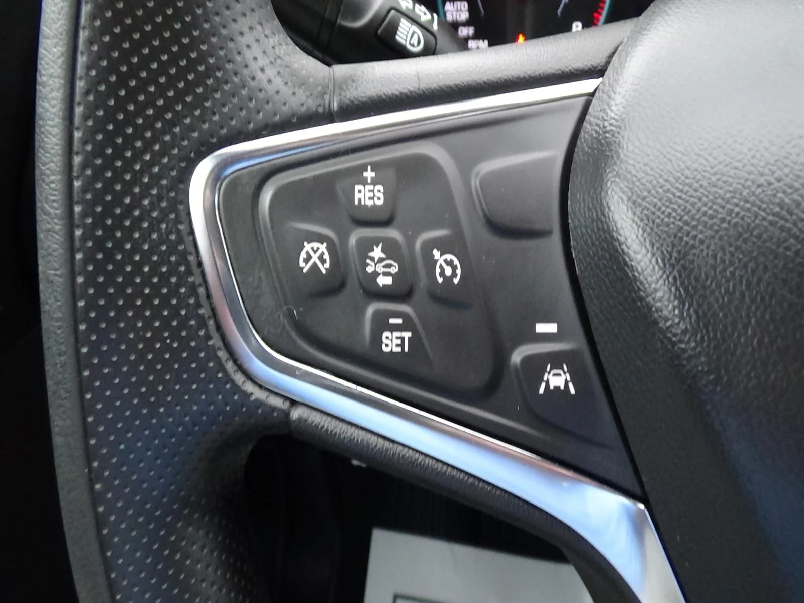 Used 2023 Dark Ash Metallic (g6m) Chevrolet LT image 18