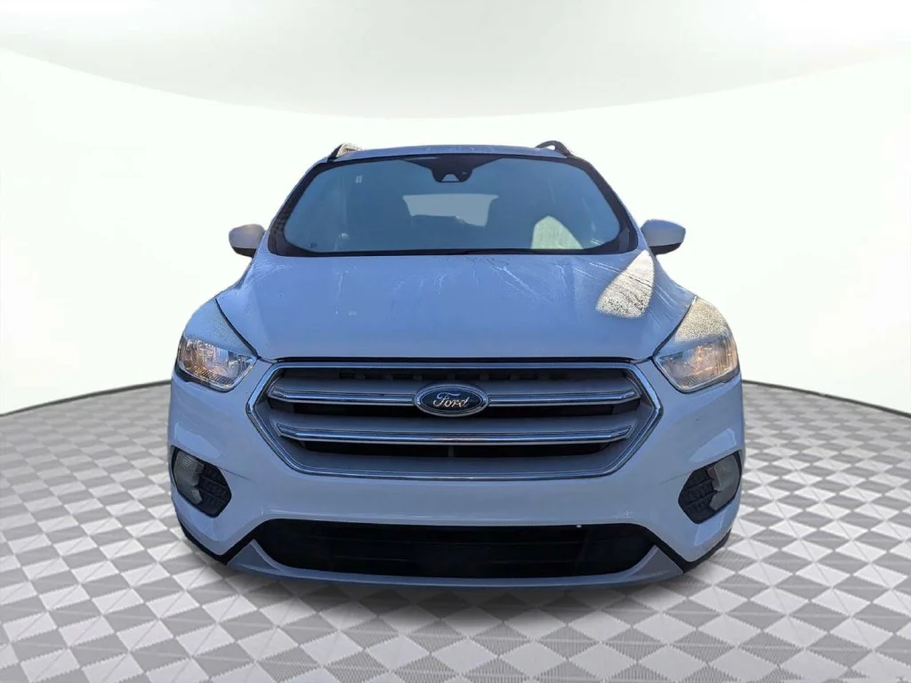 Used 2018 Oxford White Ford SE image 8