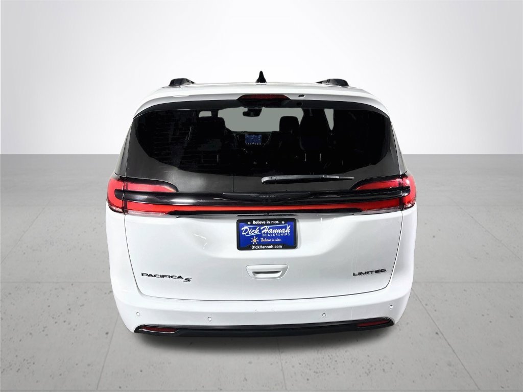 Used 2025 Bright White Clearcoat Chrysler Limited image 7