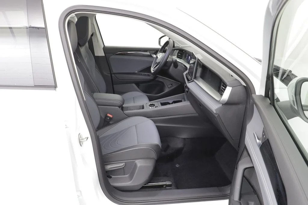 New 2026 Pure White Volkswagen 2.0T SE image 20