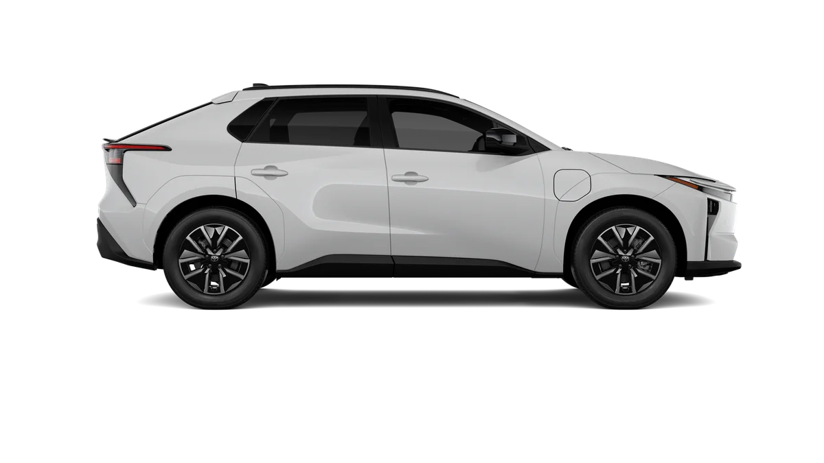 New 2027 Wind Chill Pearl Toyota XLE image 12