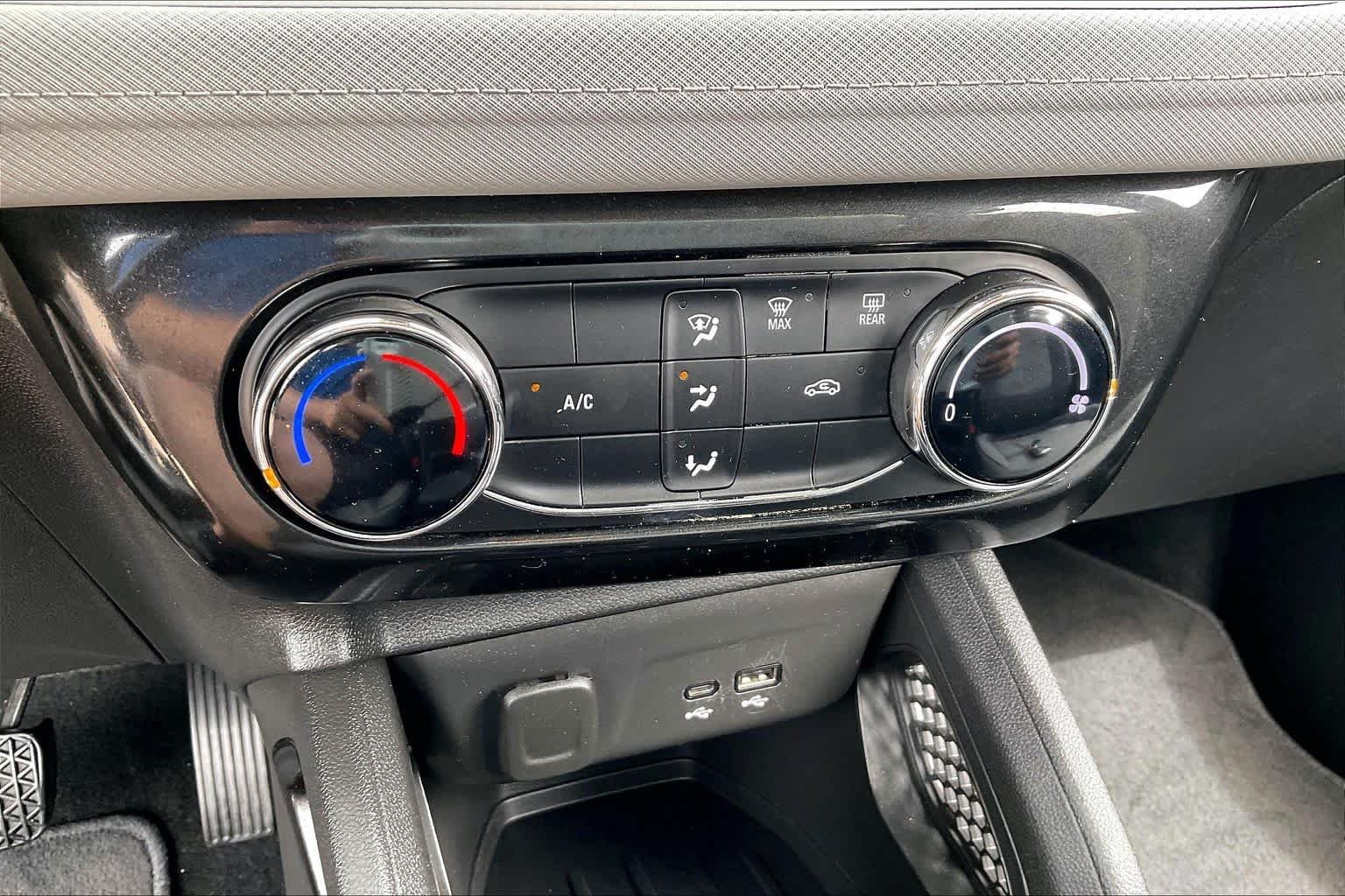 Used 2025 Mosaic Black Metallic Chevrolet LT image 31