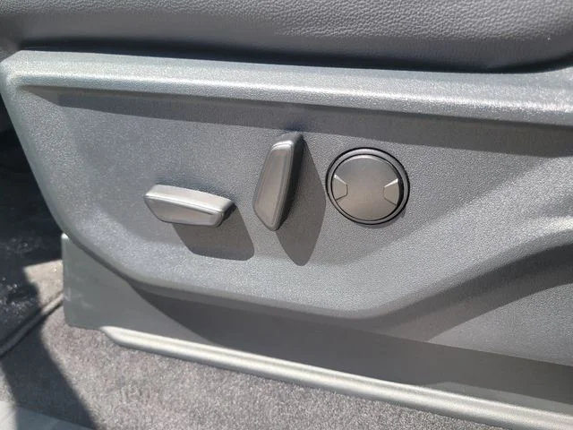 Used 2025 White Ford Lariat image 19